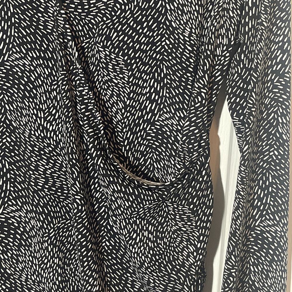 Motherhood Maternity Women’s XL Black White Long Sleeve Ruched Keyhole Top. - Picture 4 of 15